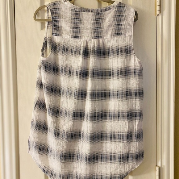 Liz Claiborne Women Top, Size M, Blue Striped Poly Blend Crew Neck Sleeveless - Picture 3 of 5